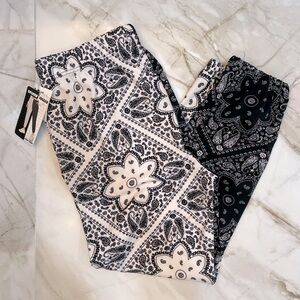 NWT SHOSHO Bandana Print Two-Tone Joggers - Black and White Size Extra Large